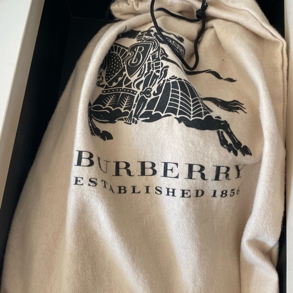 Burberry original woman shoes,  American size 7.5 - Picture 2 of 9